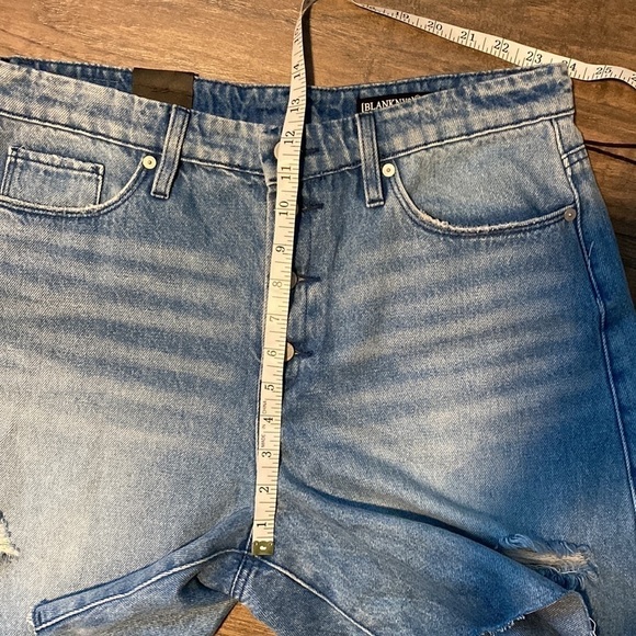 BLANKNYC The Warren Distressed Denim Shorts | Size 31 - Picture 13 of 15